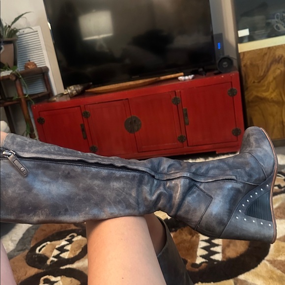 Authentic UGG RARE  Distressed  bluish Greyish Beautiful Wedge Boots 8 1/2 - 9 🎉 - Picture 5 of 14
